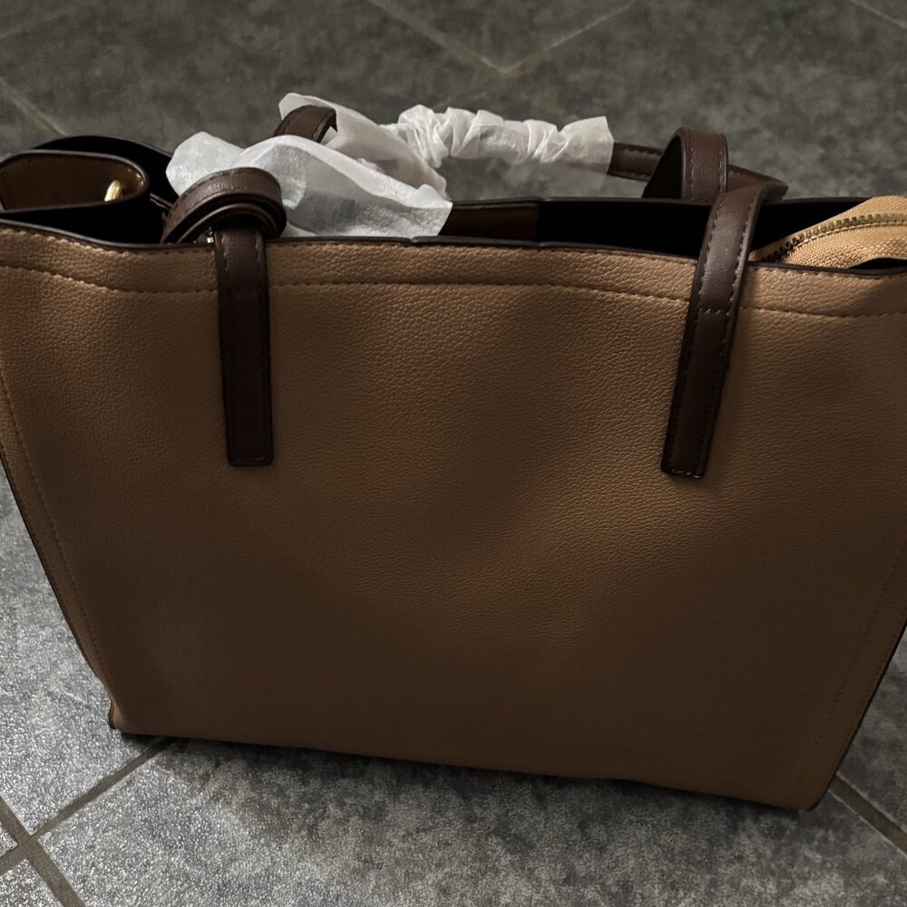 Sumzen Crossbody Handbag brand new